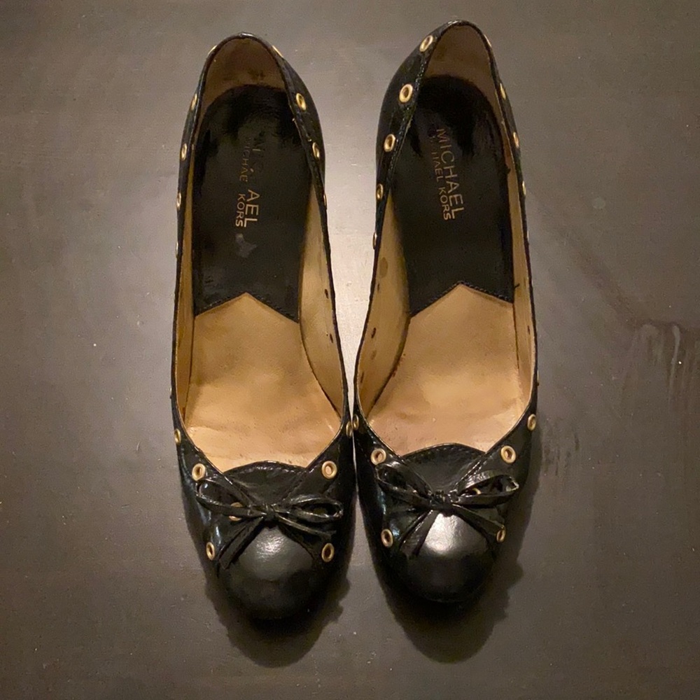 Michael Kors Black Gold Stud Bow Chunky Heels Size 8 Black